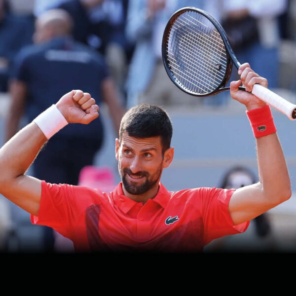 Djokovic consigue su victoria número 100 en Roland Garros y avanza a Cuartos de Final